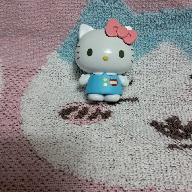 [BUNJANG] Sanrio Hello Kitty &amp; Kuromi Preschool Gacha Figure Set / 산리오 키티.쿠로미 어린이집 가챠 피규어 2종