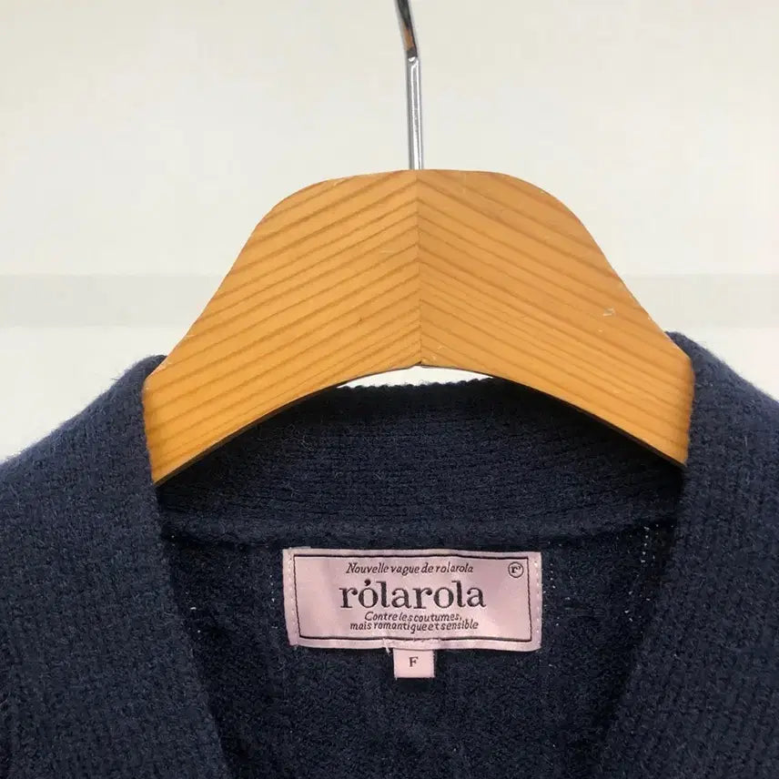 [BUNJANG] Rola Rola Cable V-Neck Knit Cardigan / 로라로라 케이블 V넥 니트 F
