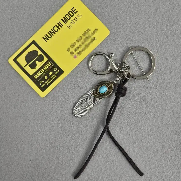 [BUNJANG] Handmade Leather, Turquoise, Metal Feather Keyring / 핸드메이드 레더스트링 터키석 메탈페더 키링 ( OS ) / 11530
