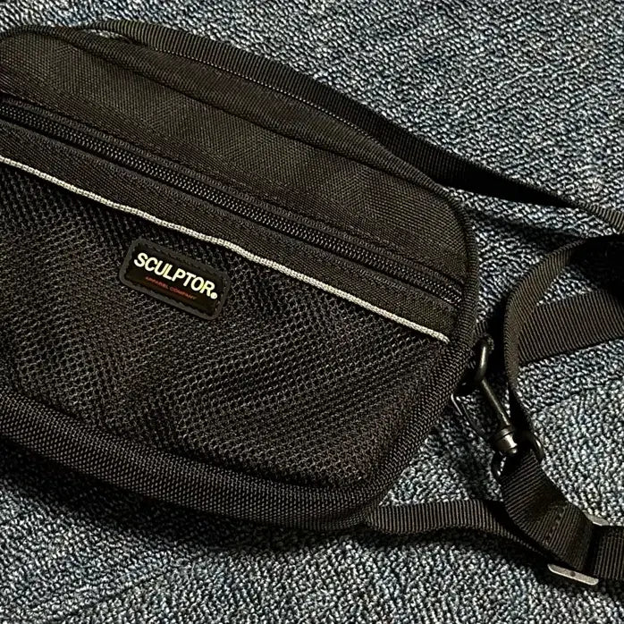 [BUNJANG] Sculptor Black Mini Crossbody Bag / Sculptor 스컬프터 블랙 미니 크로스백