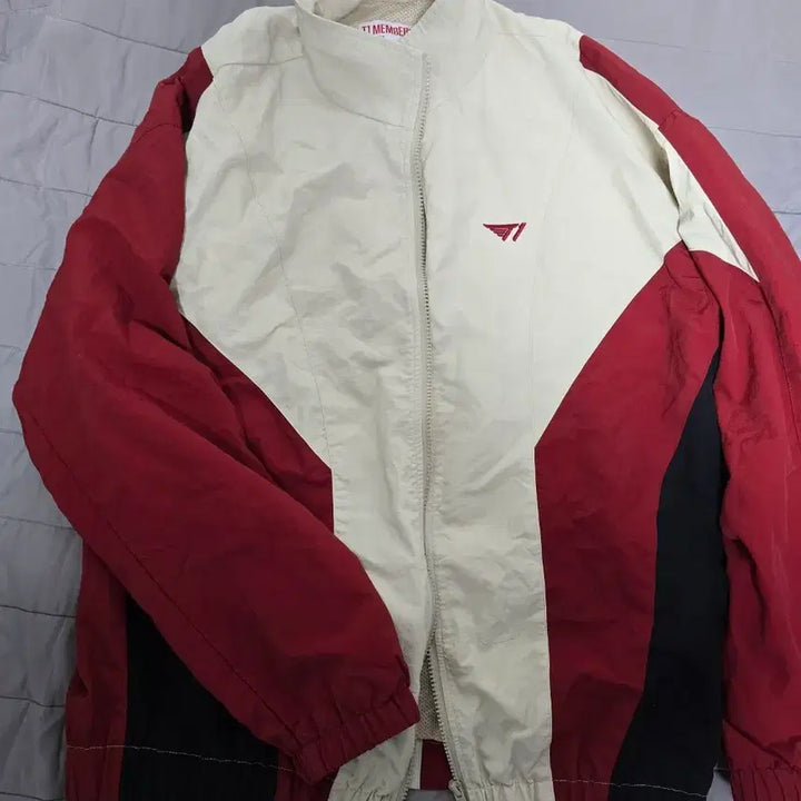 [BUNJANG] T1 Membership Windbreaker Jacket (M Size) / T1 멤버십 바람막이 자켓 M 사이즈