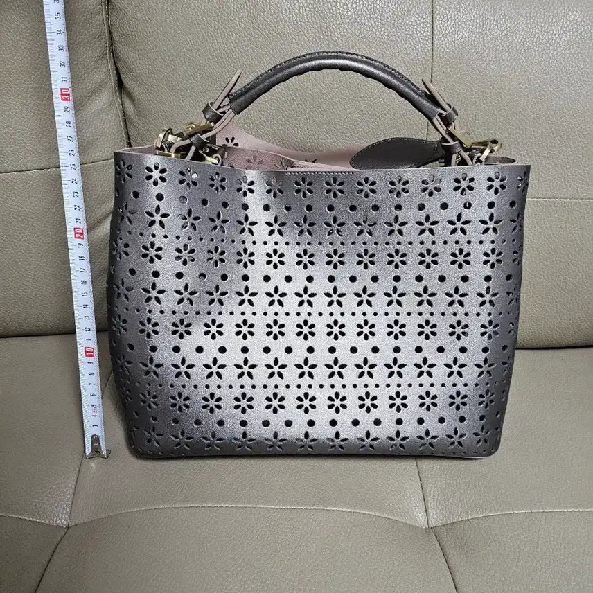 [BUNJANG] Christian Lacroix Punching Bag Shoulder Tote Bag / 크리스찬 라끄르와 펀칭백 숄더백 토트백 여성가방 가방