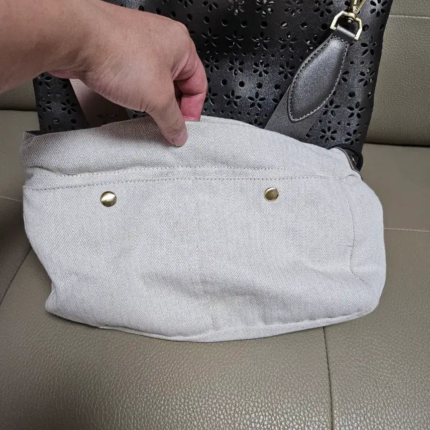[BUNJANG] Christian Lacroix Punching Bag Shoulder Tote Bag / 크리스찬 라끄르와 펀칭백 숄더백 토트백 여성가방 가방
