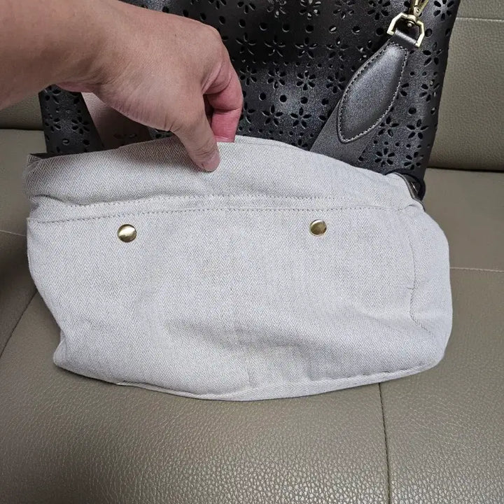 [BUNJANG] Christian Lacroix Punching Bag Shoulder Tote Bag / 크리스찬 라끄르와 펀칭백 숄더백 토트백 여성가방 가방