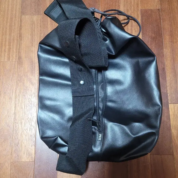 [BUNJANG] PieceMaker Leather Shoulder Bag / 피스메이커 가죽 숄더백