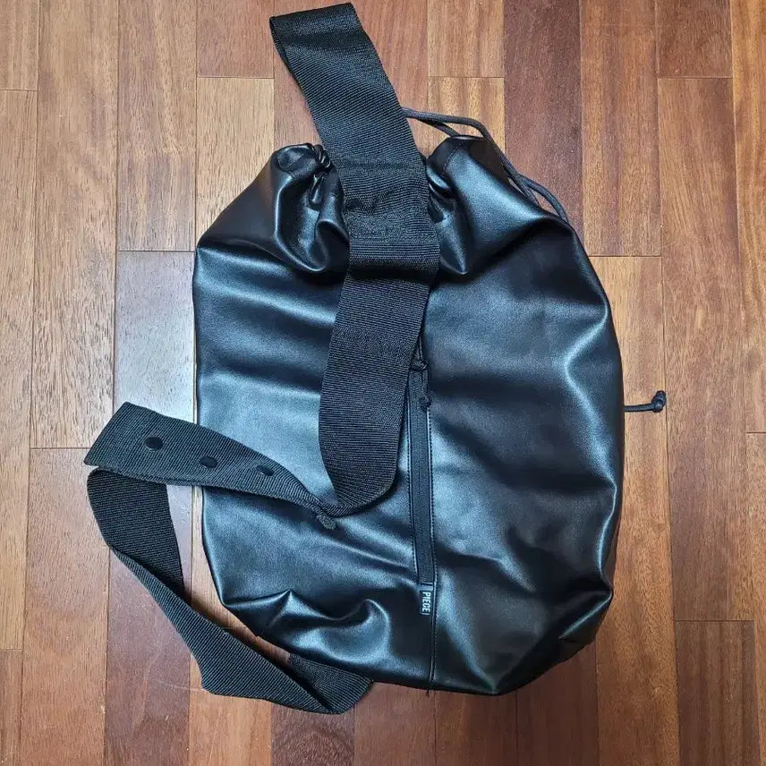 [BUNJANG] PieceMaker Leather Shoulder Bag / 피스메이커 가죽 숄더백