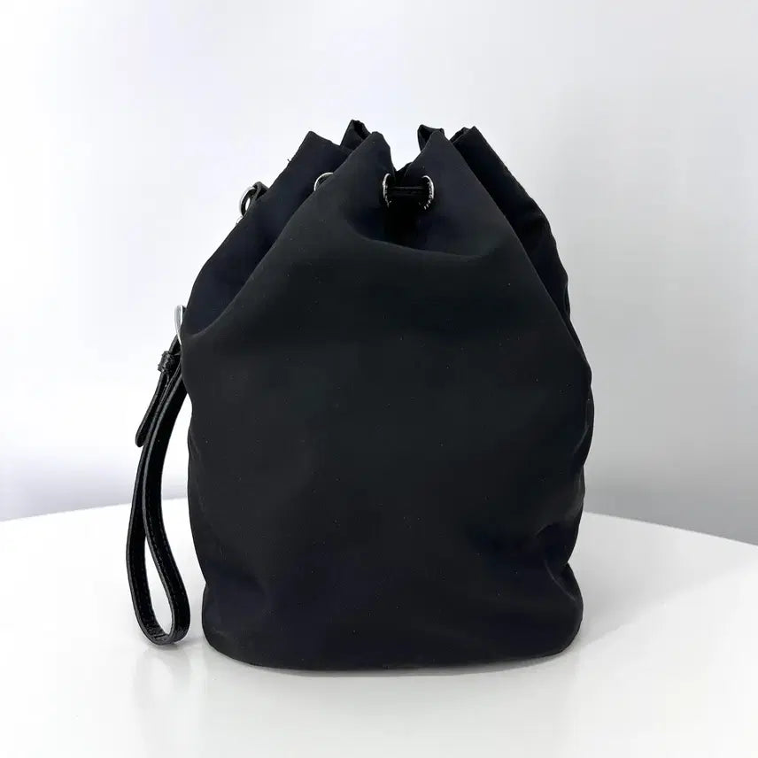 [BUNJANG] Prada Nylon Bucket Pouch Black / [감정완료] 프라다 나일론 버킷 파우치 블랙