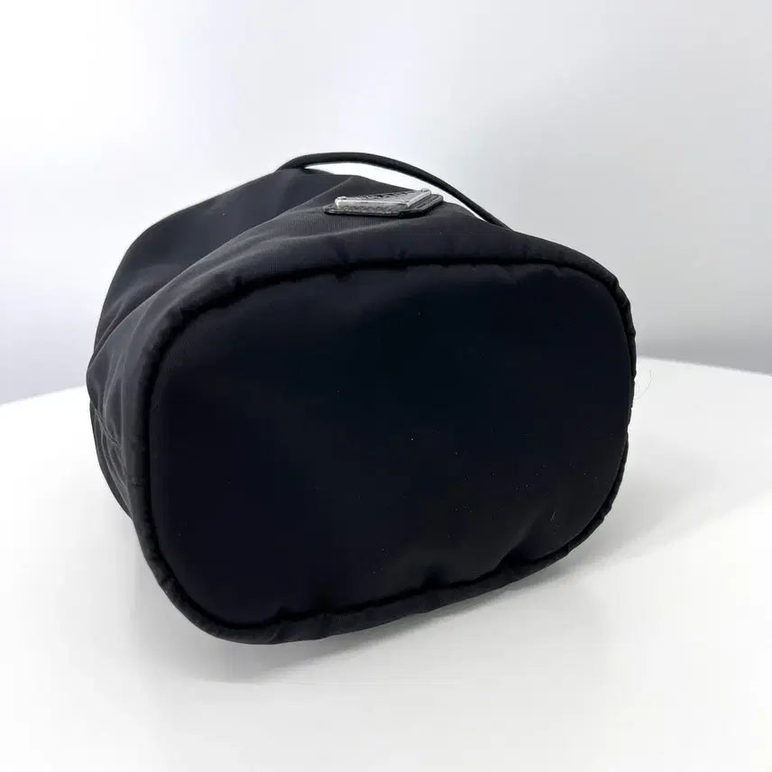 [BUNJANG] Prada Nylon Bucket Pouch Black / [감정완료] 프라다 나일론 버킷 파우치 블랙