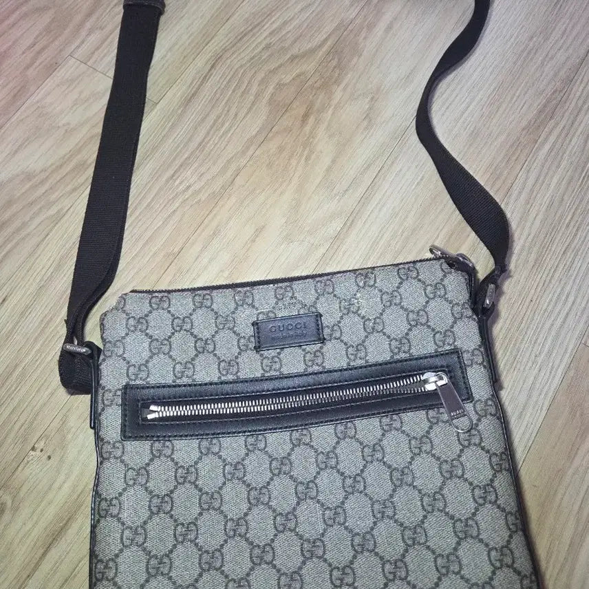 [BUNJANG] Gucci Supreme Canvas Messenger Bag / 구찌 수프림 캔버스 메신저백