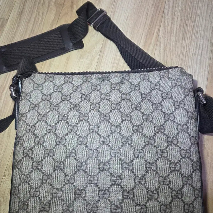 [BUNJANG] Gucci Supreme Canvas Messenger Bag / 구찌 수프림 캔버스 메신저백