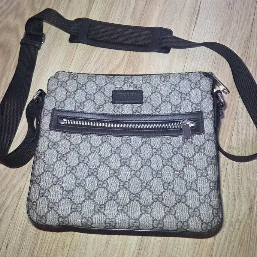[BUNJANG] Gucci Supreme Canvas Messenger Bag / 구찌 수프림 캔버스 메신저백
