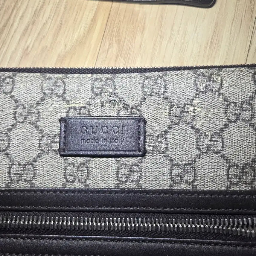[BUNJANG] Gucci Supreme Canvas Messenger Bag / 구찌 수프림 캔버스 메신저백