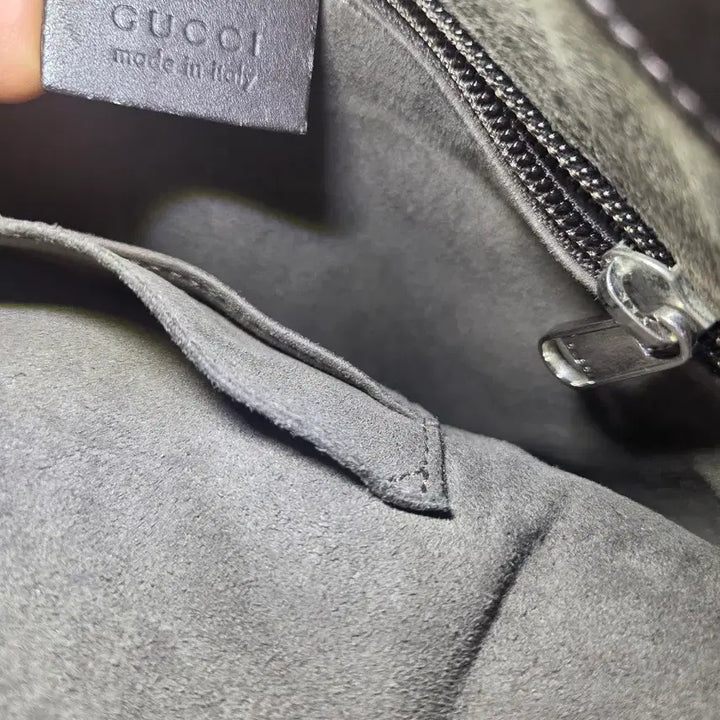 [BUNJANG] Gucci Supreme Canvas Messenger Bag / 구찌 수프림 캔버스 메신저백