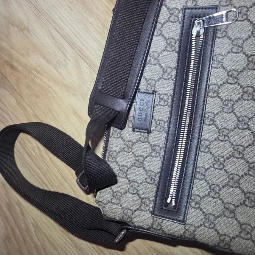 [BUNJANG] Gucci Supreme Canvas Messenger Bag / 구찌 수프림 캔버스 메신저백