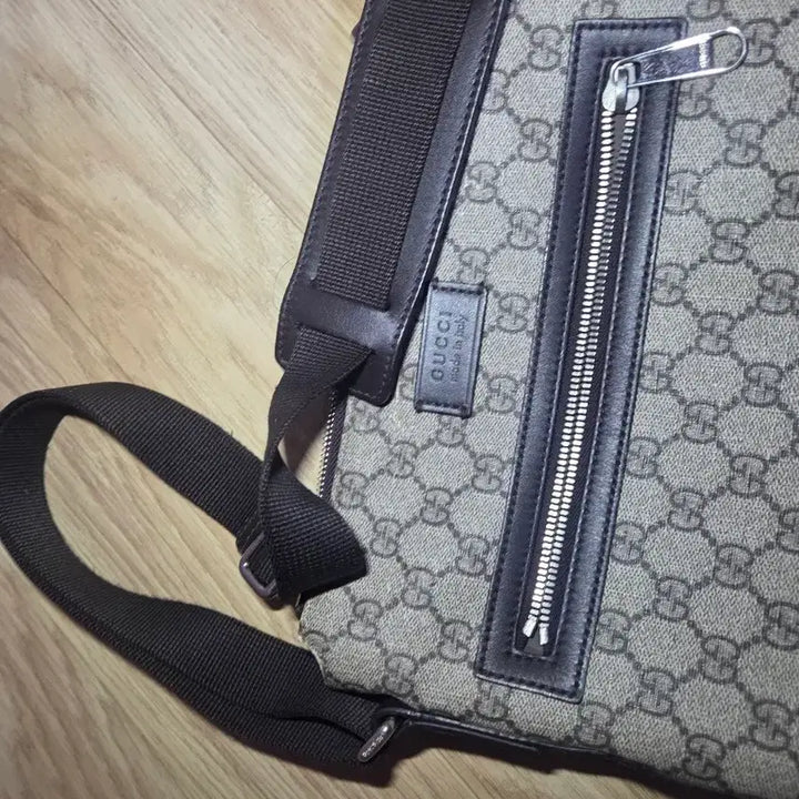 [BUNJANG] Gucci Supreme Canvas Messenger Bag / 구찌 수프림 캔버스 메신저백