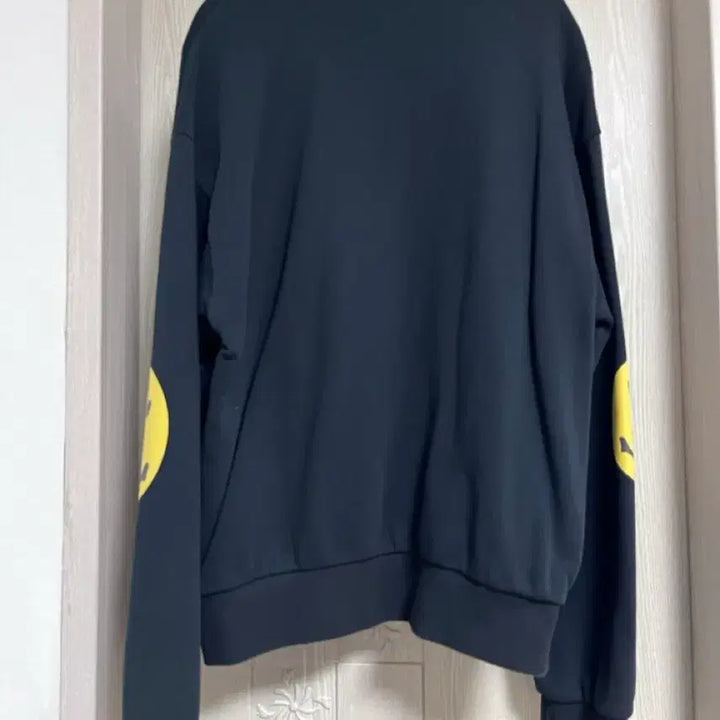 [BUNJANG] Capital Eco Fleece Crewneck Sweatshirt Rainbow Patch Black / 캐피탈 에코 플리스 크루넥 스웨트셔츠 레인보위 패치 블랙 3사이즈