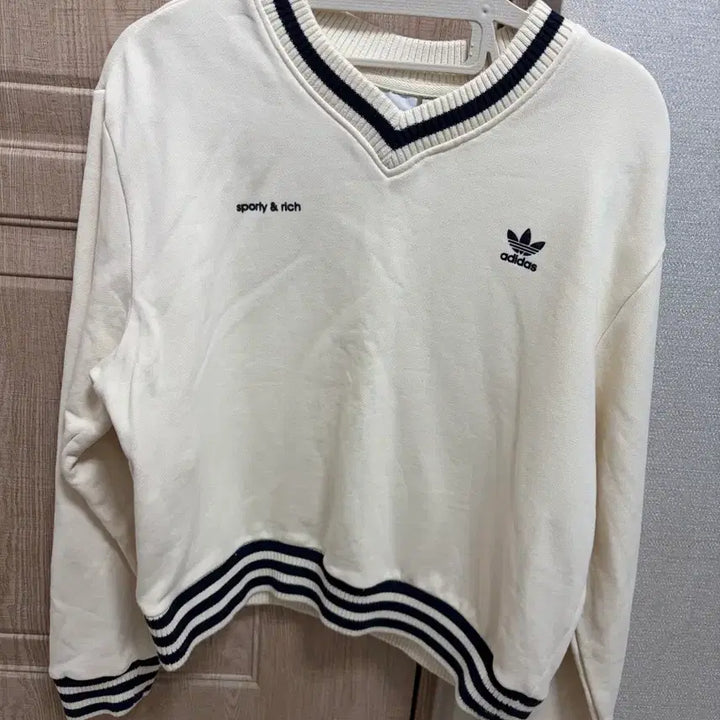 [BUNJANG] Adidas x Sporty &amp; Rich V-Neck Crew Sweatshirt - Ivory, Size M / 아디다스 x 스포티앤리치 V넥 스웨트 M