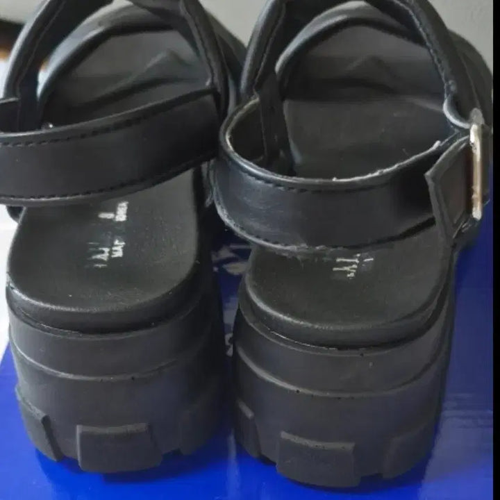 [SOLD OUT] 통굽 블랙 샌들 사이즈 240