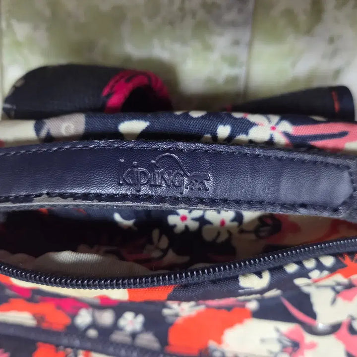[BUNJANG] Kipling Flower Backpack Travel Bag / 키플링 플라워 백팩 여행가방