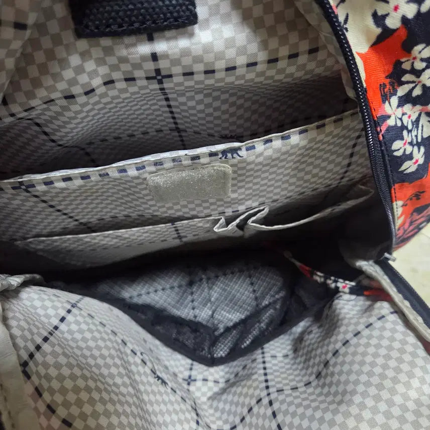 [BUNJANG] Kipling Flower Backpack Travel Bag / 키플링 플라워 백팩 여행가방