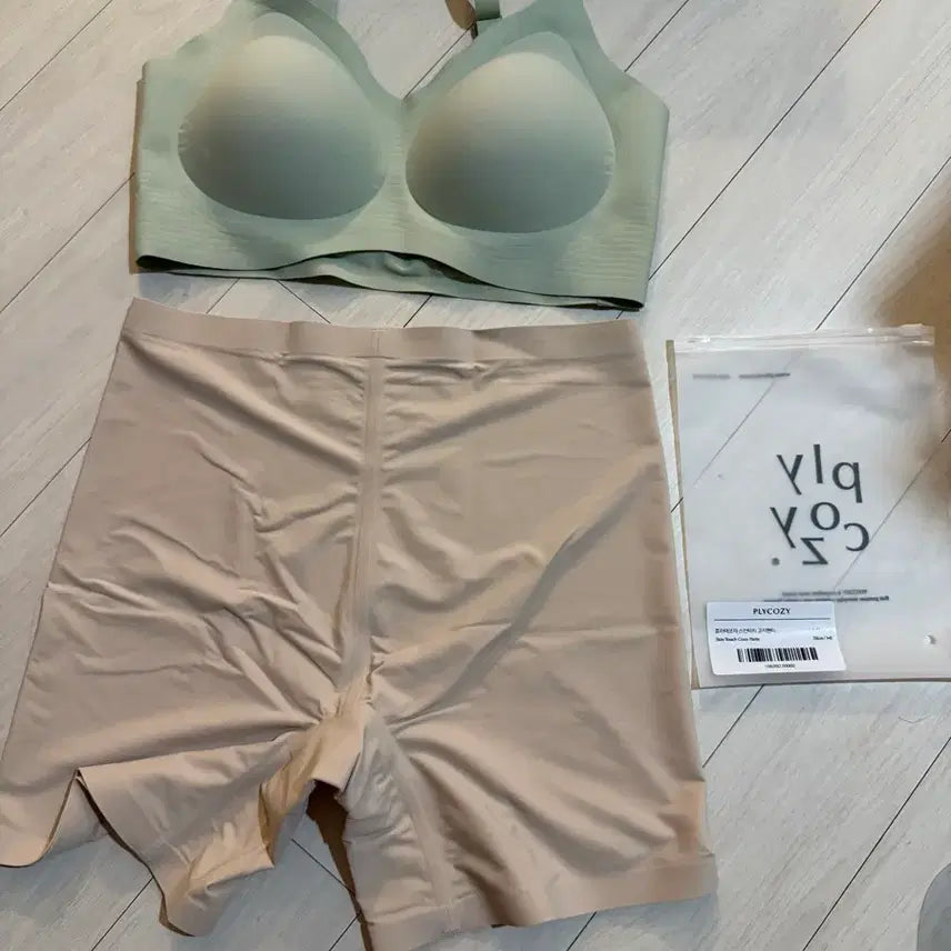 [BUNJANG] Flycozy Skin Touch Volume Bra &amp; Cozy Panties Set / 새상품) 스킨터치 코지팬티 / 플라이코지 스킨터치 노후크 볼륨 브라