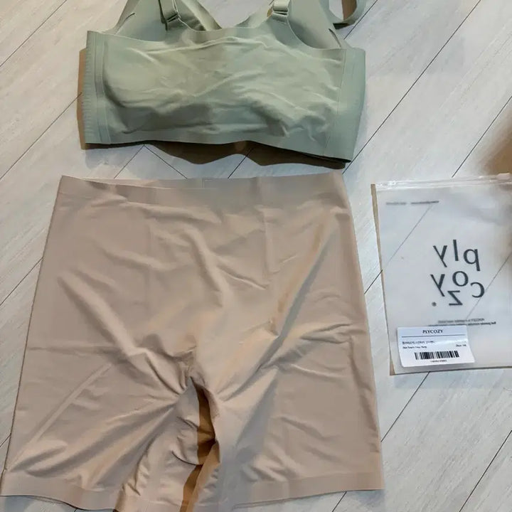 [BUNJANG] Flycozy Skin Touch Volume Bra &amp; Cozy Panties Set / 새상품) 스킨터치 코지팬티 / 플라이코지 스킨터치 노후크 볼륨 브라