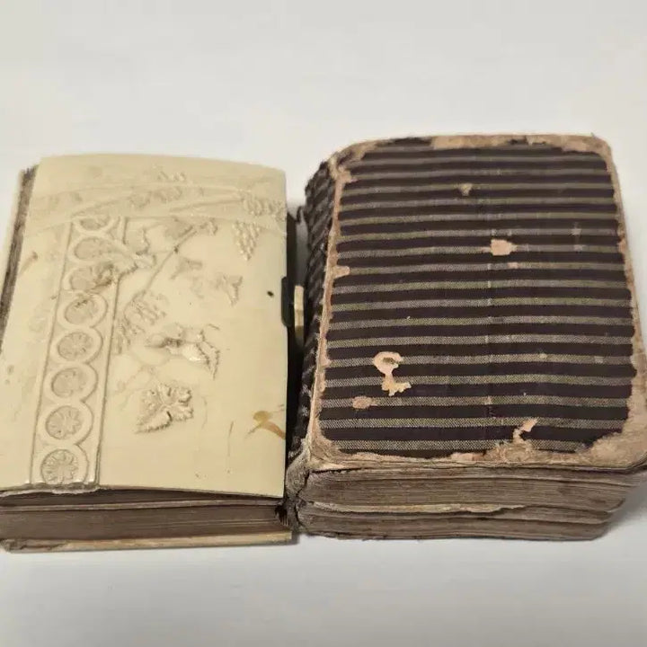 [BUNJANG] 130-Year-Old Ivory Prayer Book &amp; 1955 Korean Hymnal Set / 프랑스 상아130년 전빛 기도서 &amp; 1955년 한국 근현대 찬송가 (희귀
