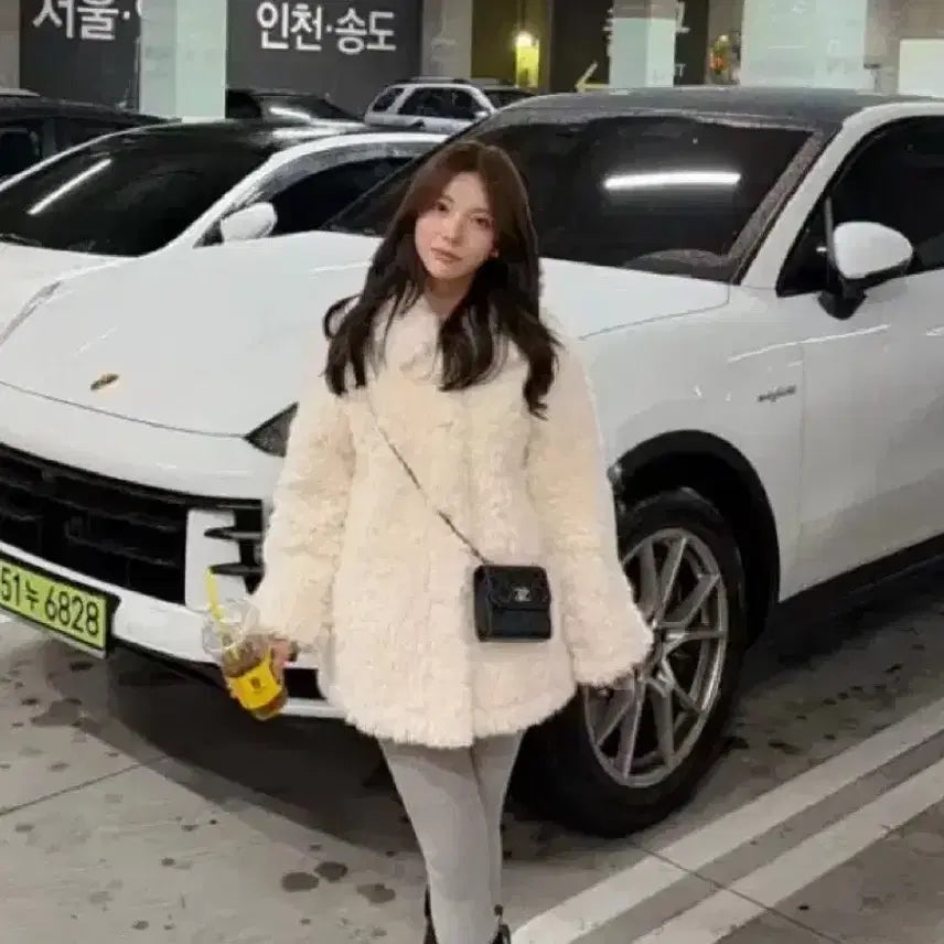 [BUNJANG] Hairly Collar Fur Jacket - White / 헤어리 카라 퍼자켓 화이트