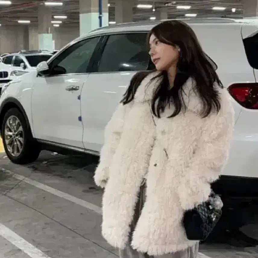 [BUNJANG] Hairly Collar Fur Jacket - White / 헤어리 카라 퍼자켓 화이트