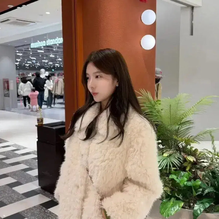 [BUNJANG] Hairly Collar Fur Jacket - White / 헤어리 카라 퍼자켓 화이트