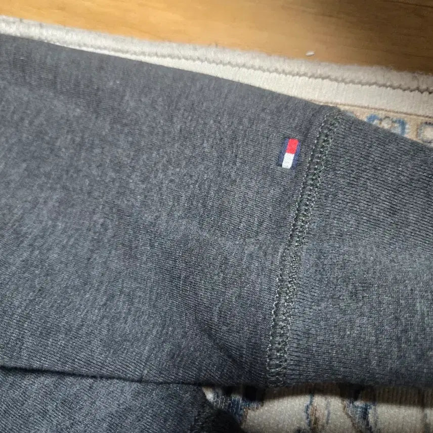 [BUNJANG] Tommy Hilfiger Gray Sweatshirt M / (옷장정리)타미힐피거 회색 맨투맨 M