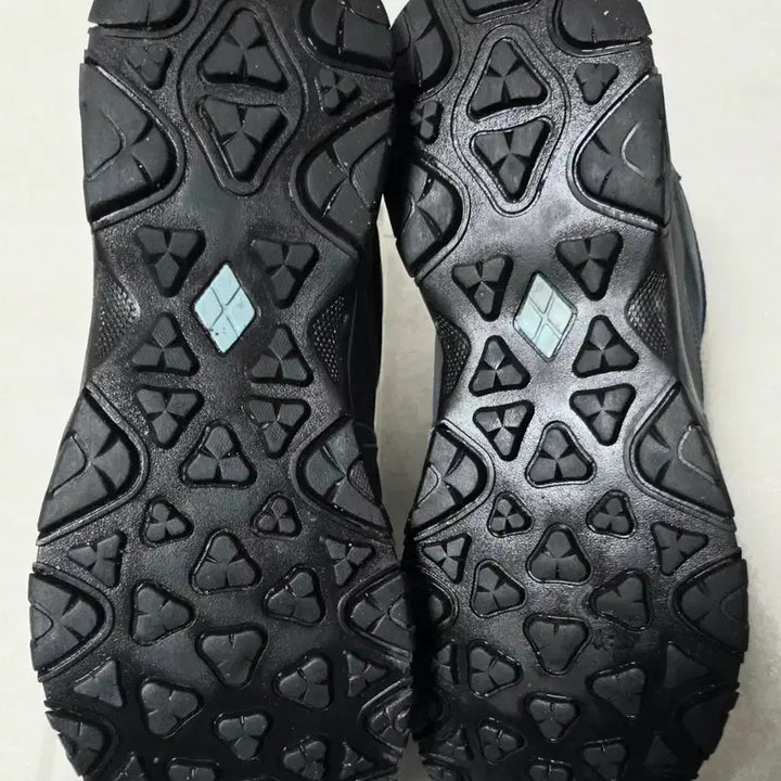 [BUNJANG] Mont-Bell Waterproof Hiking Boots (BOA Dial) - Men&