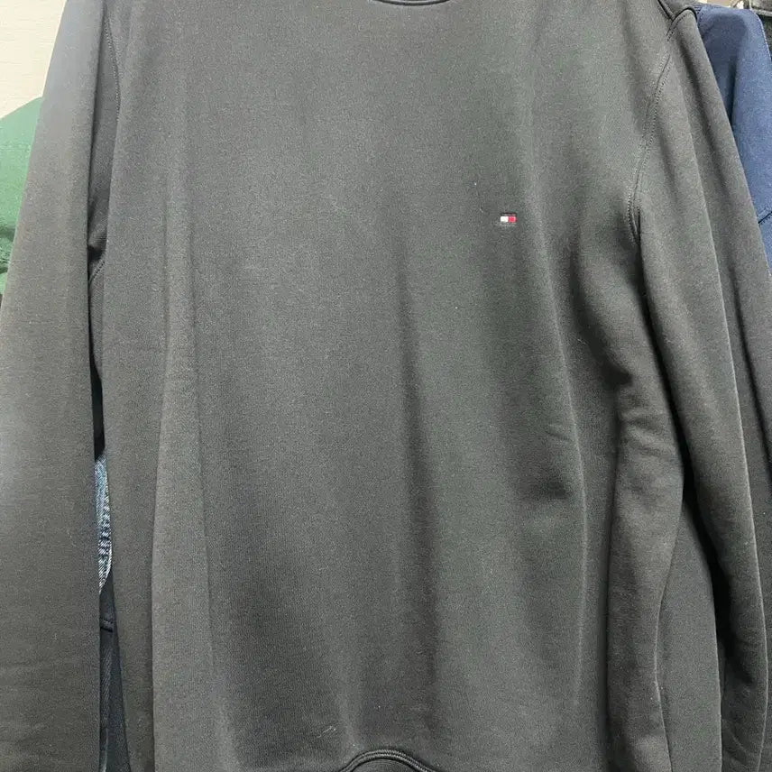 [BUNJANG] Tommy Hilfiger Black Sweatshirt (XXL) / (xxl) 타미힐피거 블랙 맨투맨