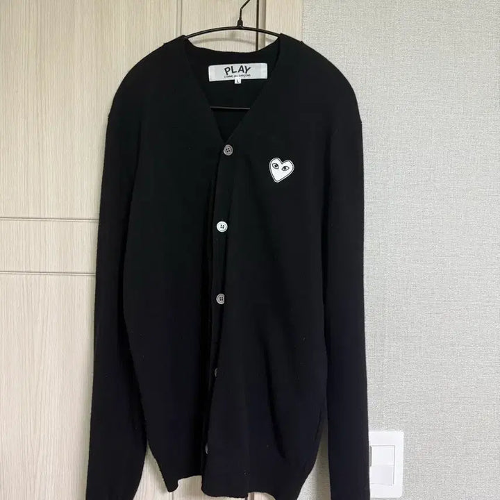 [SOLD OUT] 꼼데가르송 PLAY 가디건 화이트 와펜 L사이즈