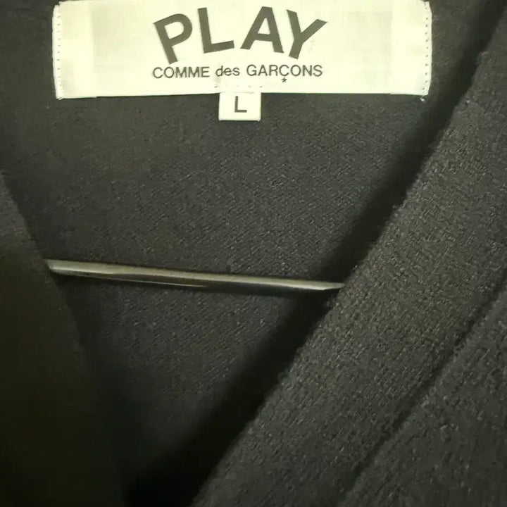 [SOLD OUT] 꼼데가르송 PLAY 가디건 화이트 와펜 L사이즈