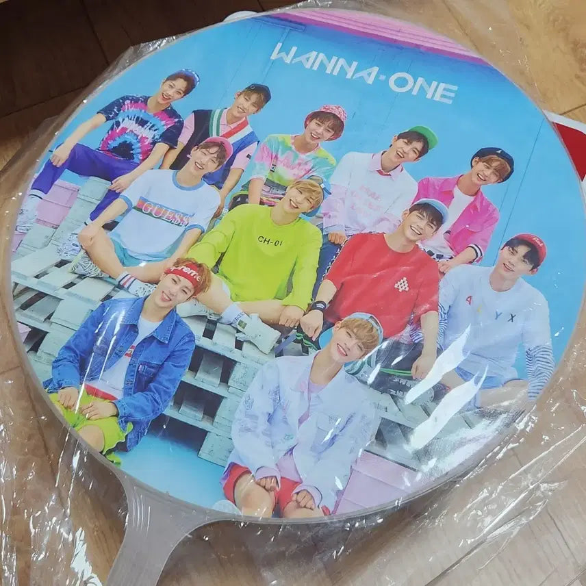 [BUNJANG] Wanna One Official Uchiwa / 워너원 공식 우치와