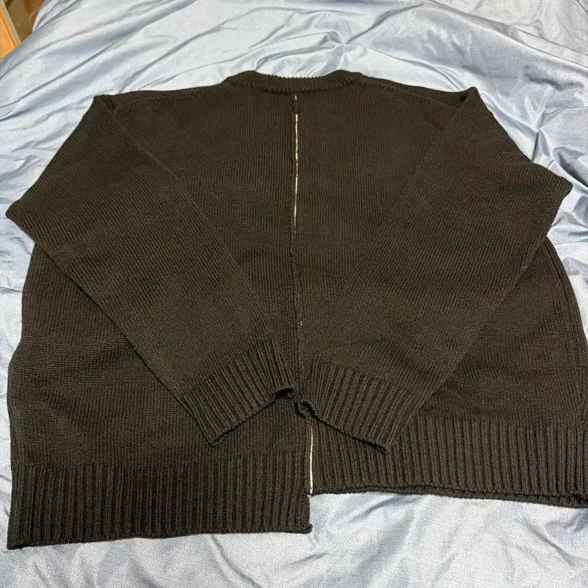 [BUNJANG] Matinkim Black Logo Knit Sweater / 마뗑킴 블랙 로고 니트