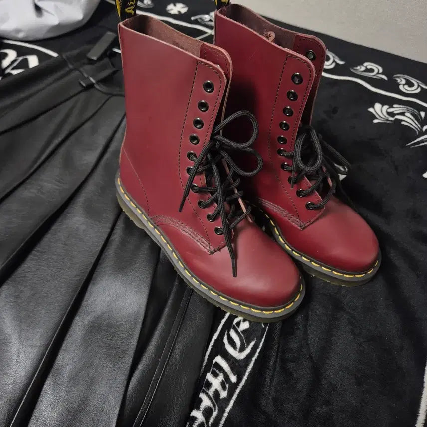 [BUNJANG] Dr. Martens 8-Hole Burgundy Boots / 닥터마틴 8홀 부츠 버건디