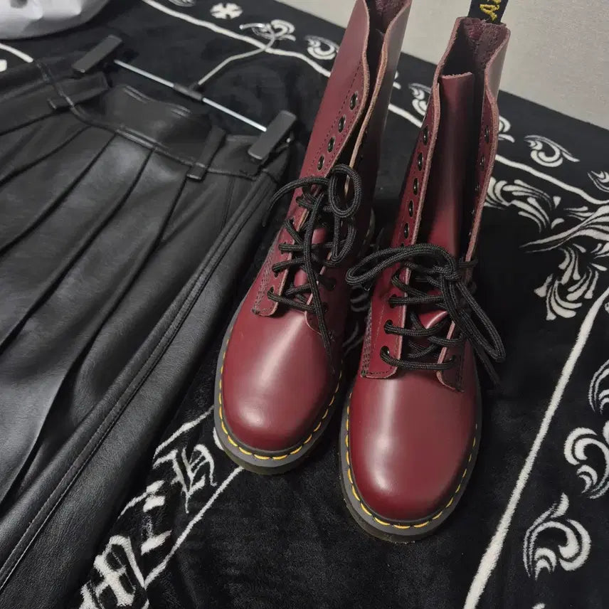 [BUNJANG] Dr. Martens 8-Hole Burgundy Boots / 닥터마틴 8홀 부츠 버건디
