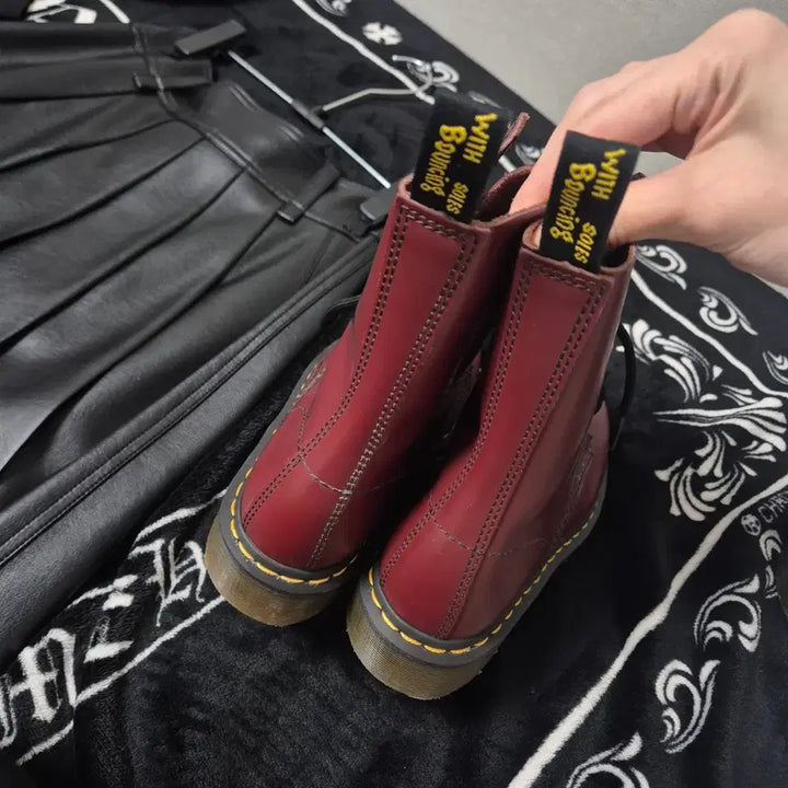 [BUNJANG] Dr. Martens 8-Hole Burgundy Boots / 닥터마틴 8홀 부츠 버건디