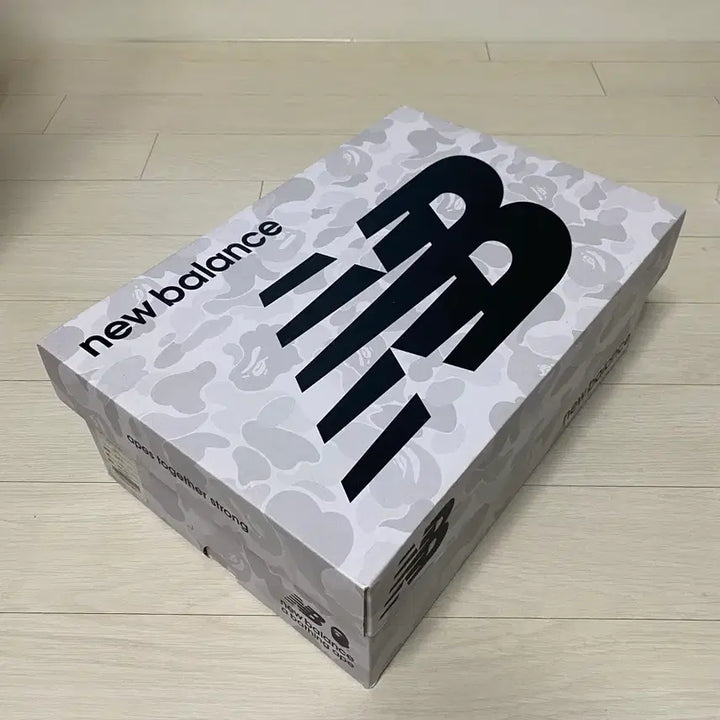 [BUNJANG] New Balance x BAPE 2002 Camo Sneakers / 뉴발란스 x 베이프 2002  (285)