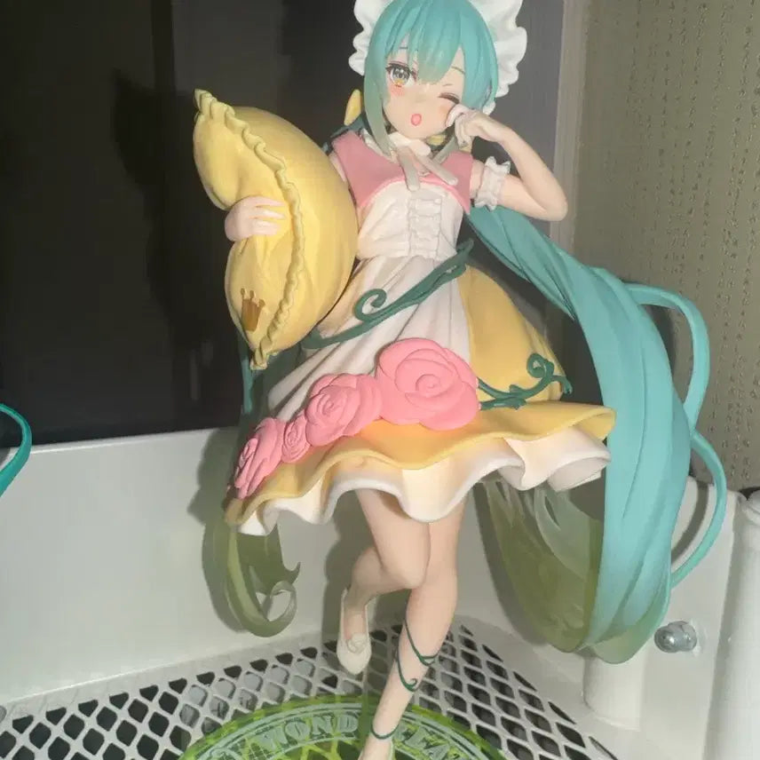 [BUNJANG] Hatsune Miku Wonderland Sleeping Forest Miku Figure / 하츠네 미쿠 원더랜드 잠자는 숲속의 미쿠