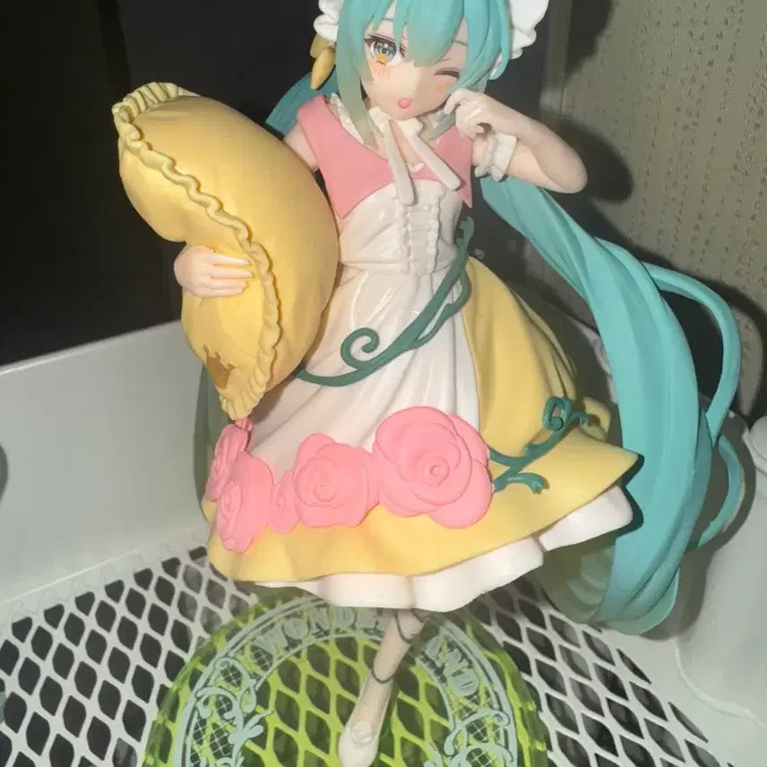 [BUNJANG] Hatsune Miku Wonderland Sleeping Forest Miku Figure / 하츠네 미쿠 원더랜드 잠자는 숲속의 미쿠