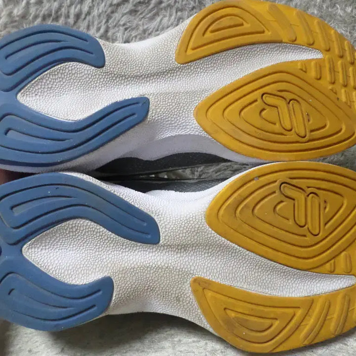 [BUNJANG] Fila Running Shoes / 후루룩구제 255 휠라 운동화 런닝화 중고 신발
