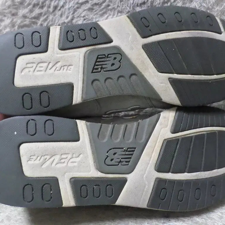 [BUNJANG] New Balance 697 Gray Sneakers / 후루룩구제 270 뉴발란스 697 그레이 운동화 중고 신발