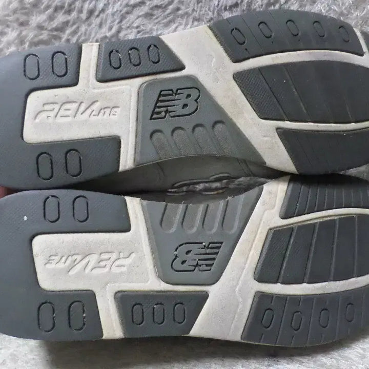 [BUNJANG] New Balance 697 Gray Sneakers / 후루룩구제 270 뉴발란스 697 그레이 운동화 중고 신발