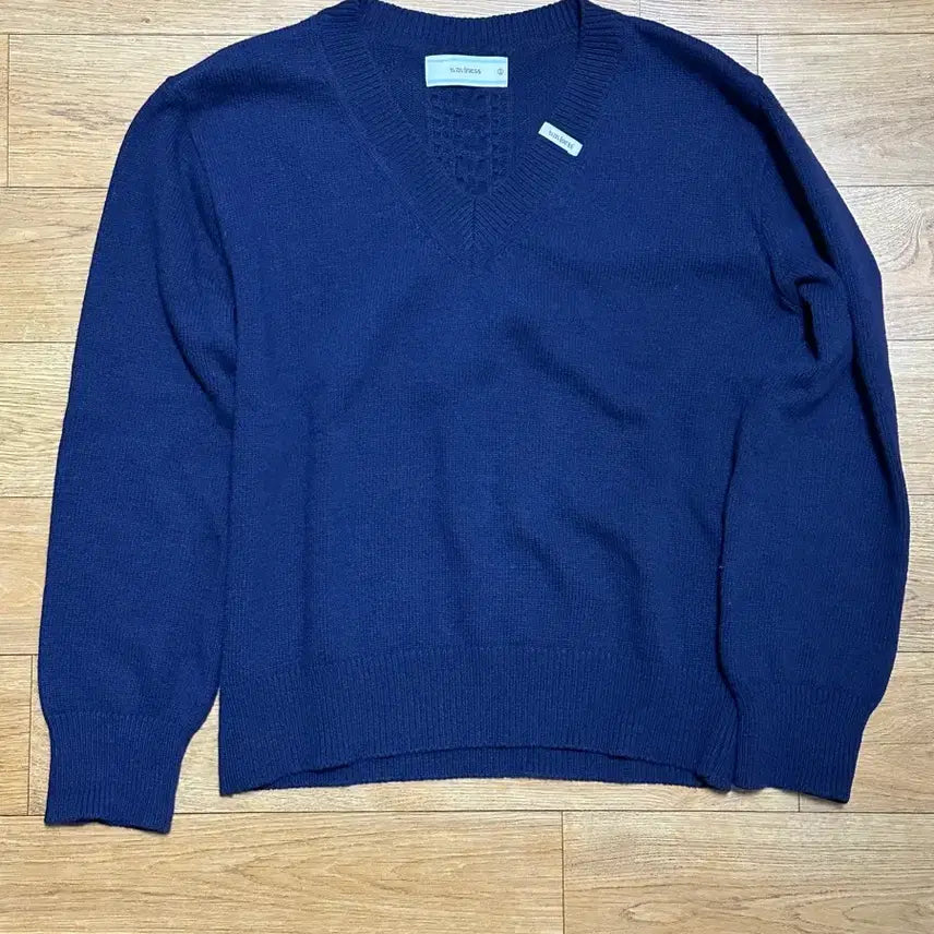 [BUNJANG] Waveis Hoyriger V-Neck Knit Navy / 웨이비니스 호이리거 브이넥 니트 네이비1