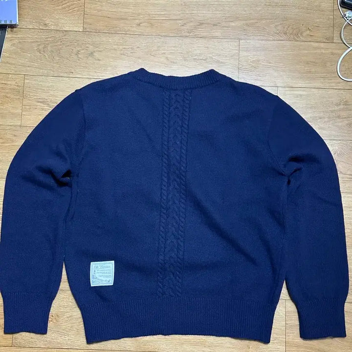 [BUNJANG] Waveis Hoyriger V-Neck Knit Navy / 웨이비니스 호이리거 브이넥 니트 네이비1