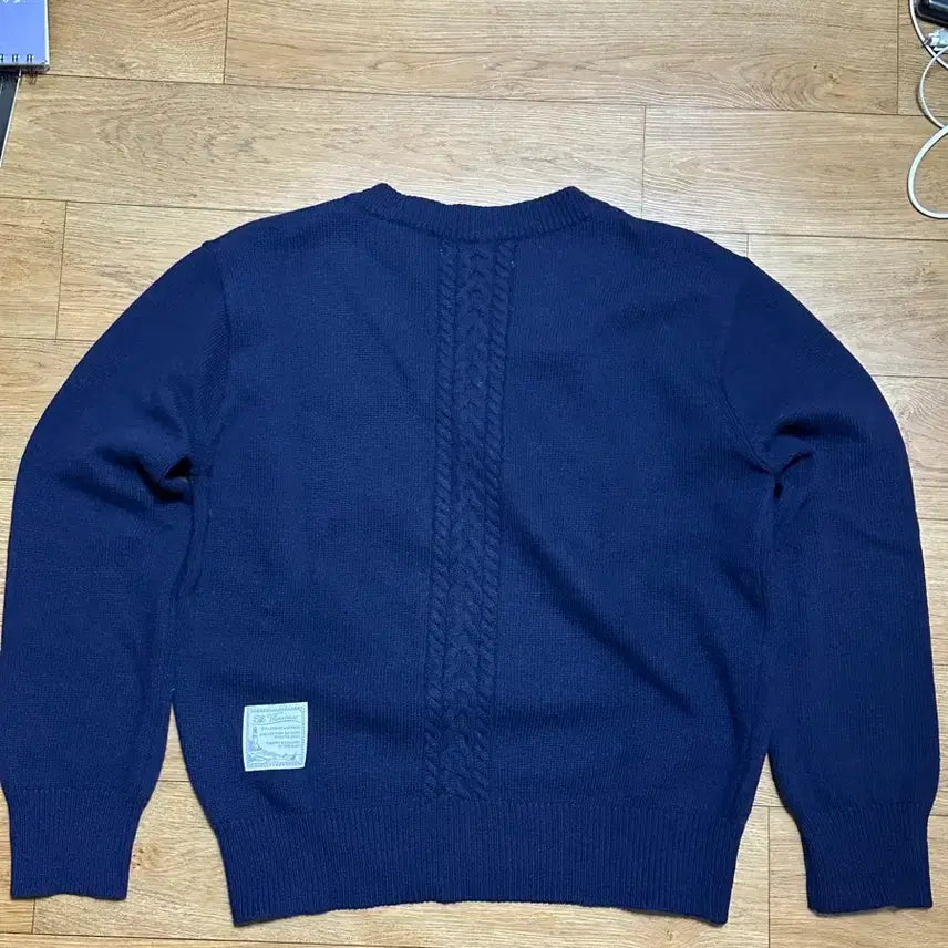 [BUNJANG] Waveis Hoyriger V-Neck Knit Navy / 웨이비니스 호이리거 브이넥 니트 네이비1