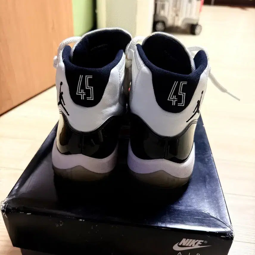 [BUNJANG] Jordan 11 Concord Sneakers / 조던11 콩코드 255